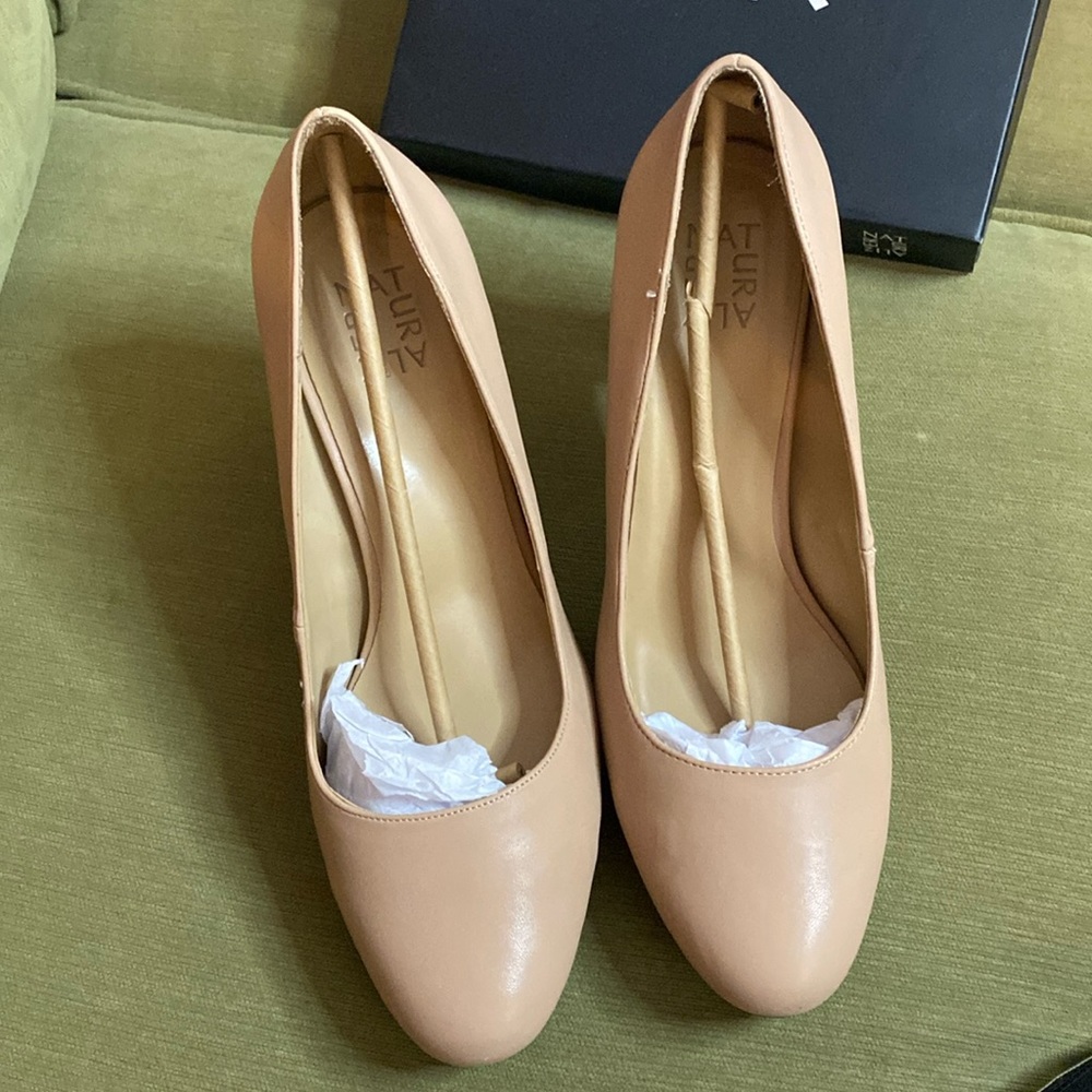 Naturalizer block heels creme brulee size 11M